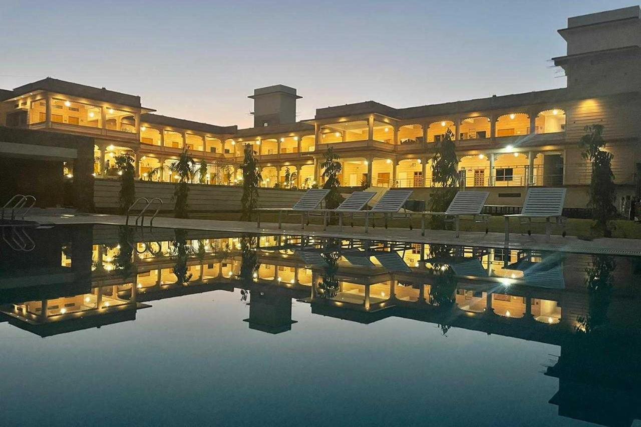 קומבלגרה Jai Niwas Palace Resort מראה חיצוני תמונה